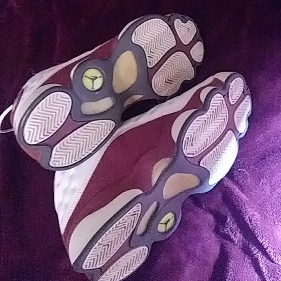 Jordans maroon, gray & white - Picture 7 of 7